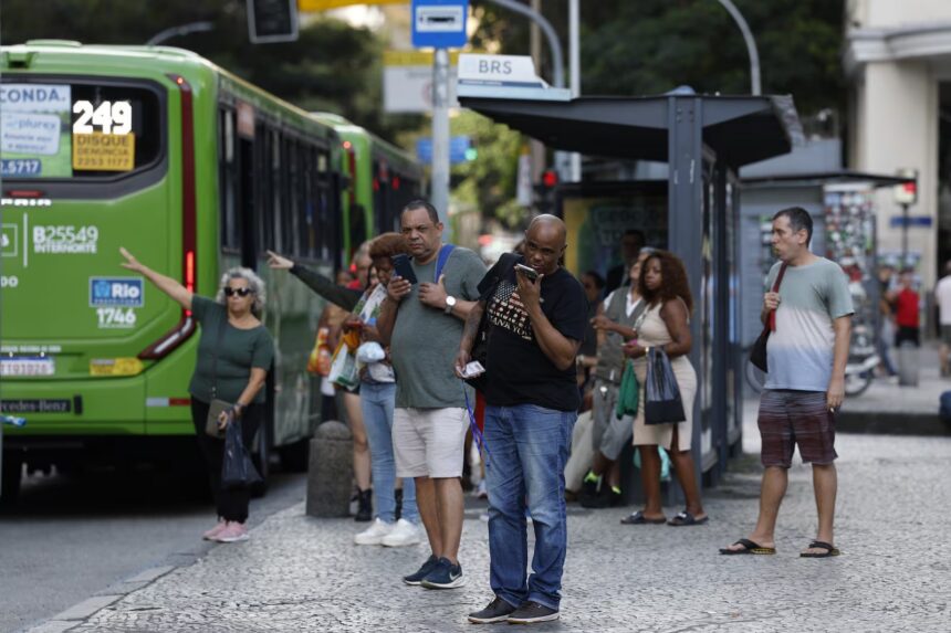 Lei Federal promete ônibus mais pontual, seguro e confortável ao brasileiros; veja o que muda