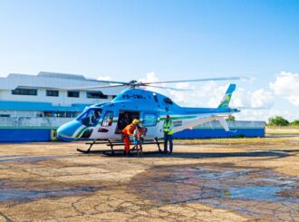 Duas crianças indígenas da Comunidade Serra do Sol são removidas de helicóptero para Hospital de Boa Vista