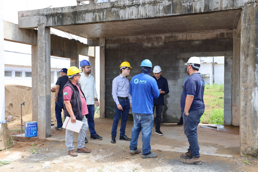 EM OBRA HÁ 8 ANOS: MPRR e MPF fiscalizam obra da cadeia masculina