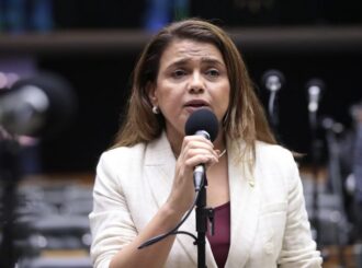 Juiz determina retomada de julgamento que pode manter deputada Helena da Asatur inelegível por oito anos