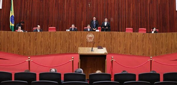 TSE suspende julgamento sobre registro de candidatura de Arthur Henrique e impede diplomação de eleitos em Roraima até decisão definitiva do STF