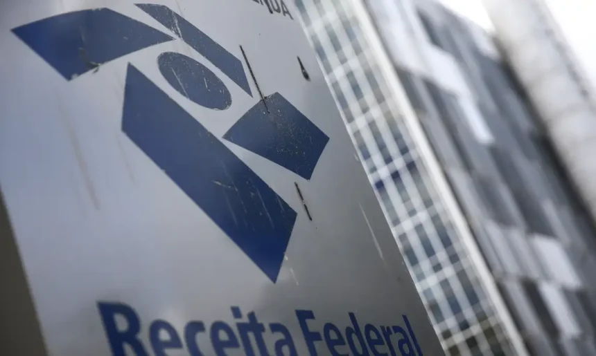 Receita paga o terceiro lote de restituição do Imposto de Renda para mais de 2,7 milhões de contribuintes