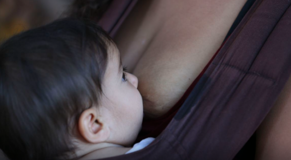 Amamentação reduz risco de doença cardíaca na mãe