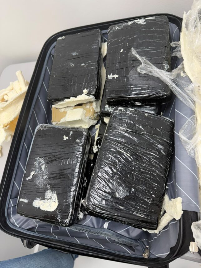 Mulher é presa no Aeroporto de Boa Vista com 15 tabletes de drogas na mala