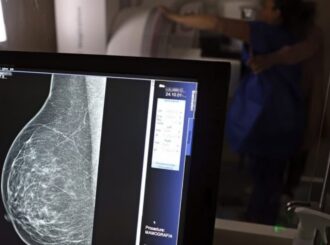 Casos e mortes por câncer de mama podem aumentar em 40% até 2050, alerta OMS