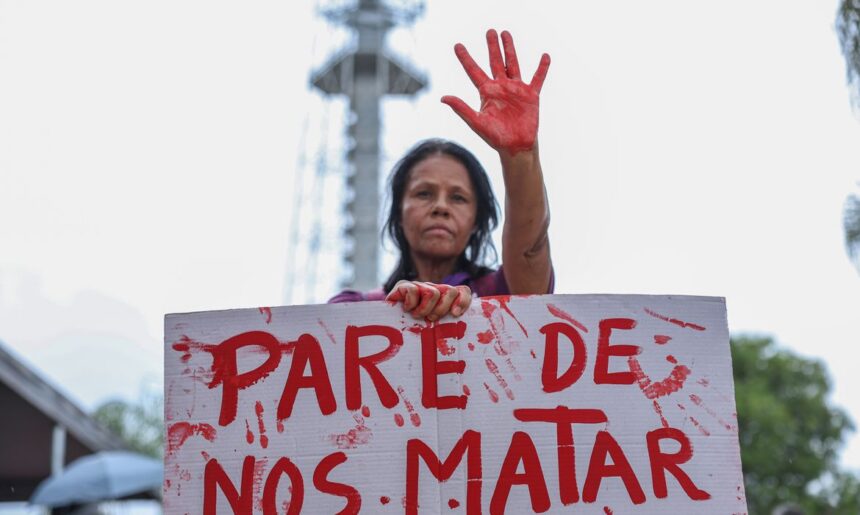 Violência contra mulheres aumenta em dias de jogos de futebol, aponta estudo